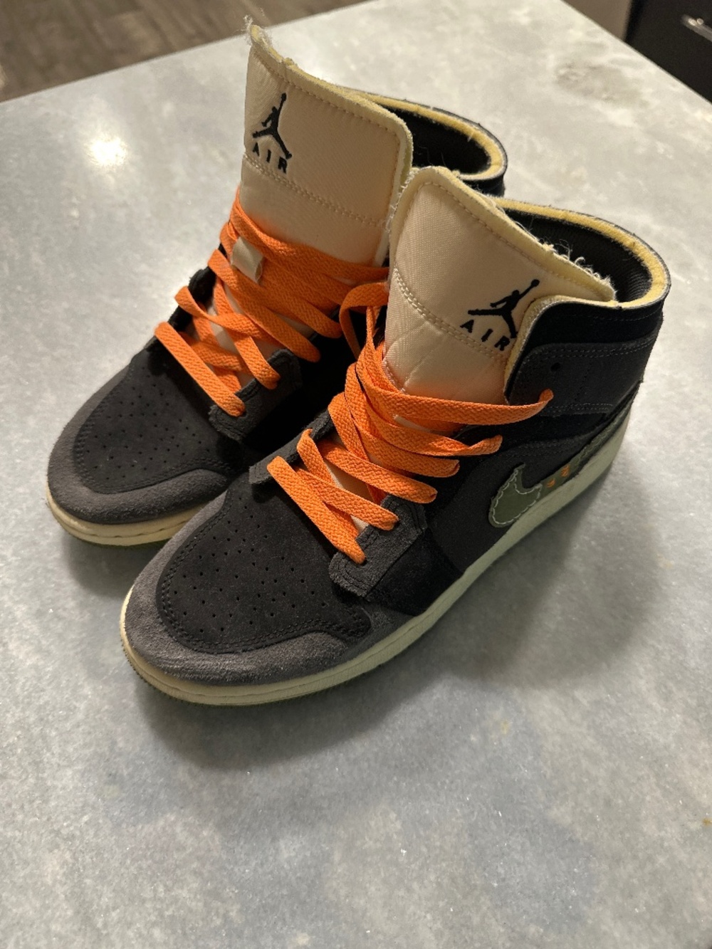 Nike Air Jordan 1 Mid SE Craft Anthracite Olive FD5847-003 Youth